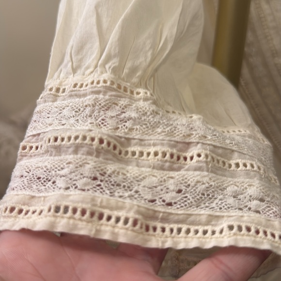 ZARA Round neck, short sleeve blouse with cuff detail. Matching embroidered - Picture 8 of 17